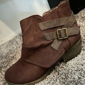 Raegan multi strap ankle bootie size 8.5 M